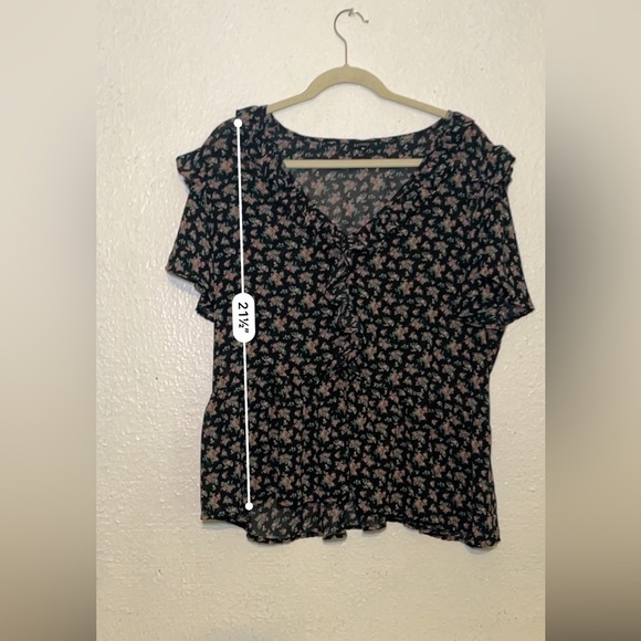 Zenobia black floral top with ruffles and V-neck size 2X - Picture 3 of 8